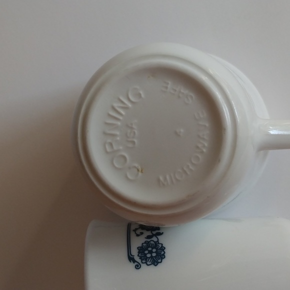 2 corning coffee cups - Picture 2 of 2